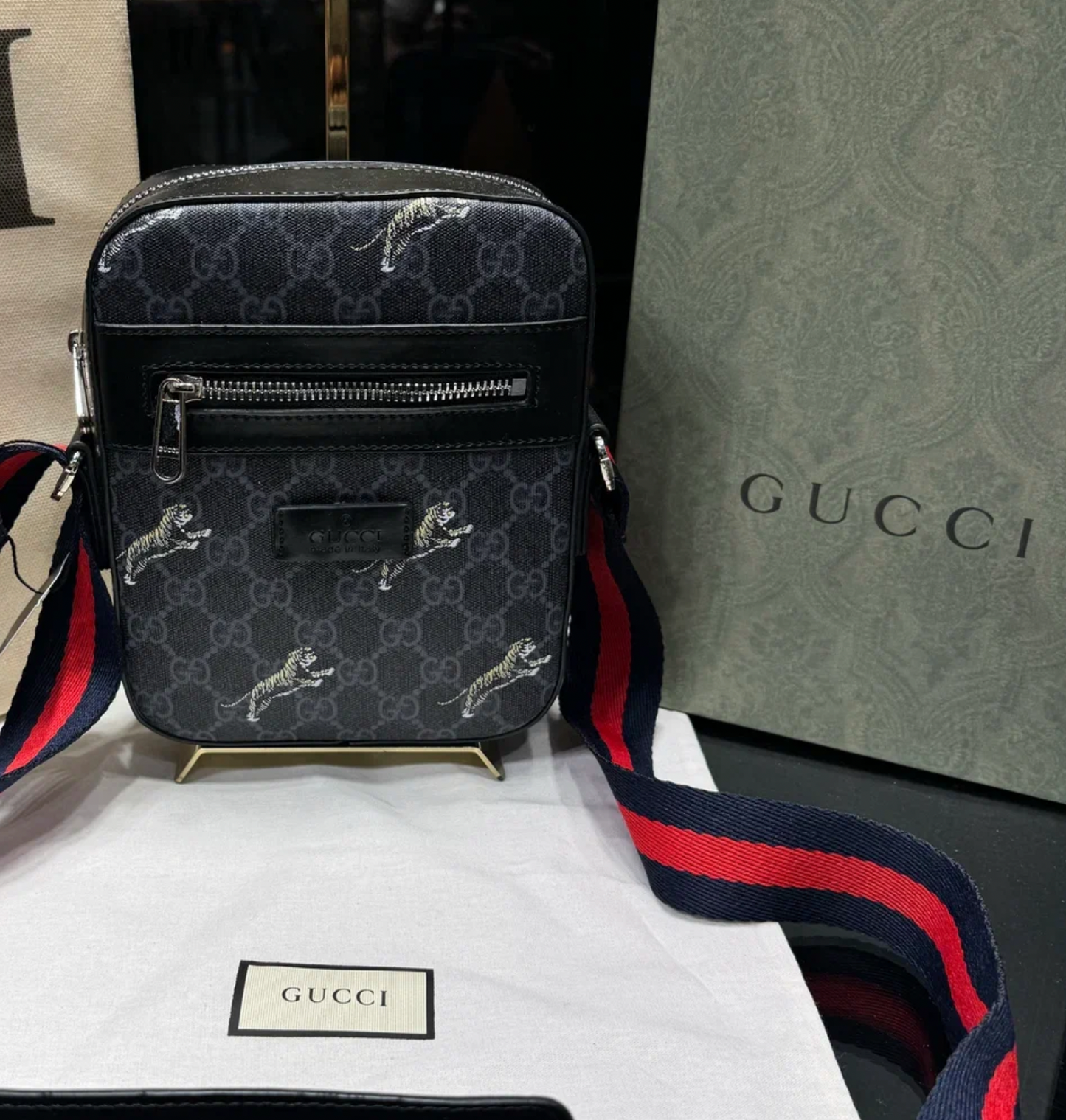 small gucci pouch